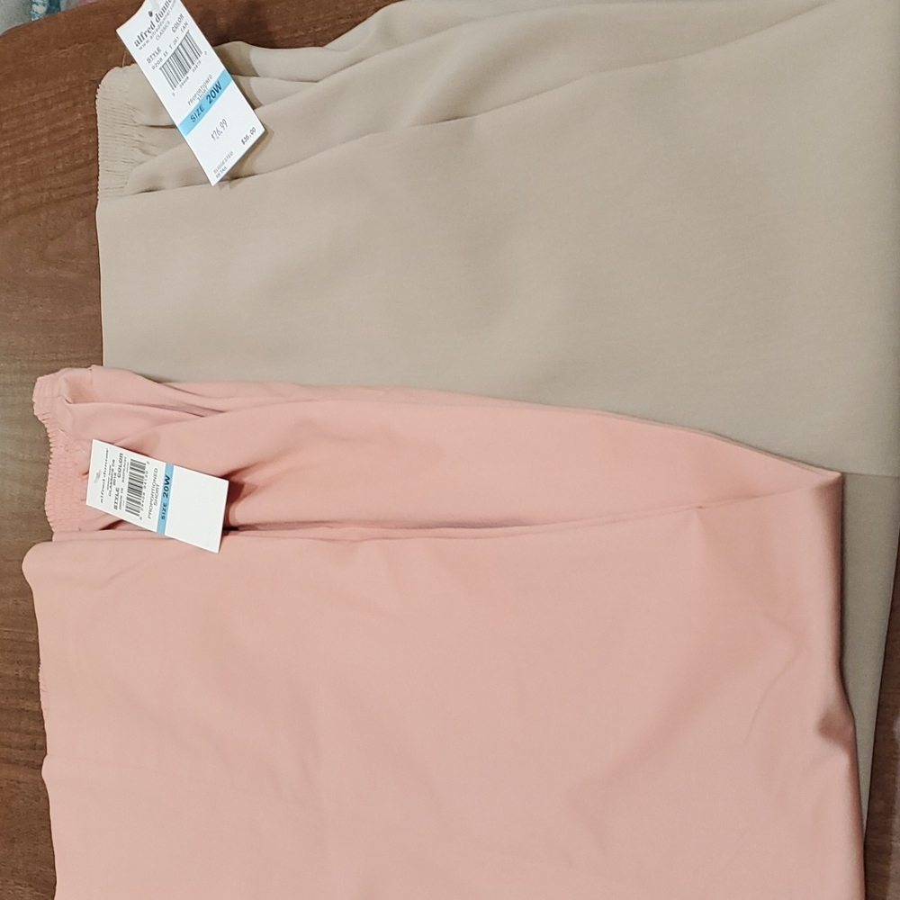 TWO PAIR Alfred Dunner pull on elastic wait pants- 20W Proportioned Short